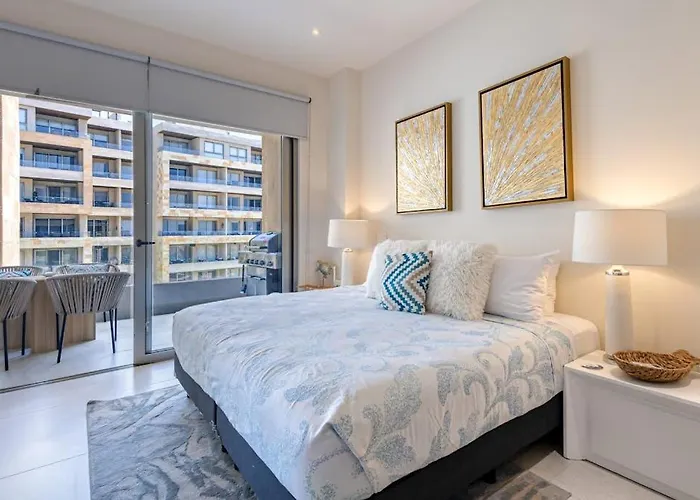 Spectacular Vista Vela - Near Major Attractions, Ac & Balcony Grill *