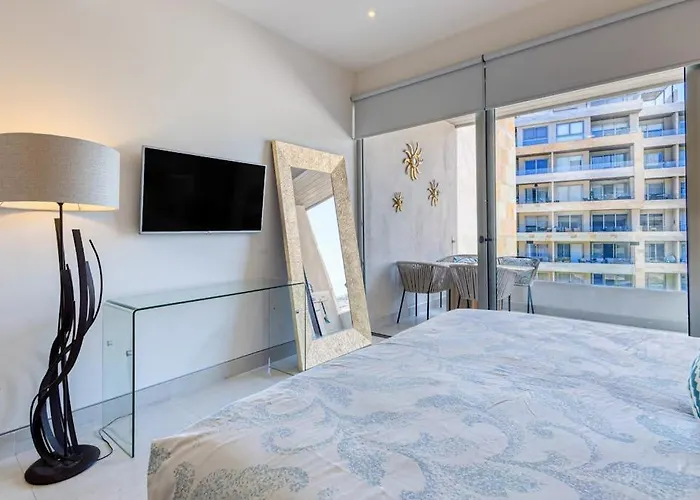 Spectacular Vista Vela - Near Major Attractions, Ac & Balcony Grill *