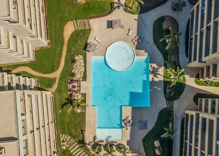 Spectacular Vista Vela - Near Major Attractions, Ac & Balcony Grill