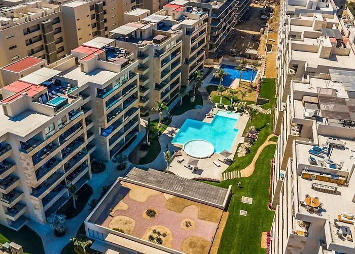 Spectacular Vista Vela - Near Major Attractions, Ac & Balcony Grill *